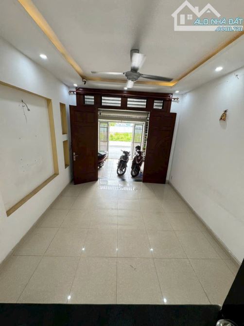 Cho thuê nhà 2 tầng Thạnh Xuân 22 Ngay Chợ Minh Phát Q12 DT 76m2 (4x19) 2PN giá 8tr
DT: - 1