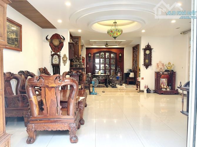 Giảm về 6 tỷ chốt 28.9 tỷ Bán CHDV hẻm vip Lê Văn Sỹ Q.3 - 8x23m - 4 tầng HĐT 1.2 tỷ/năm. - 1