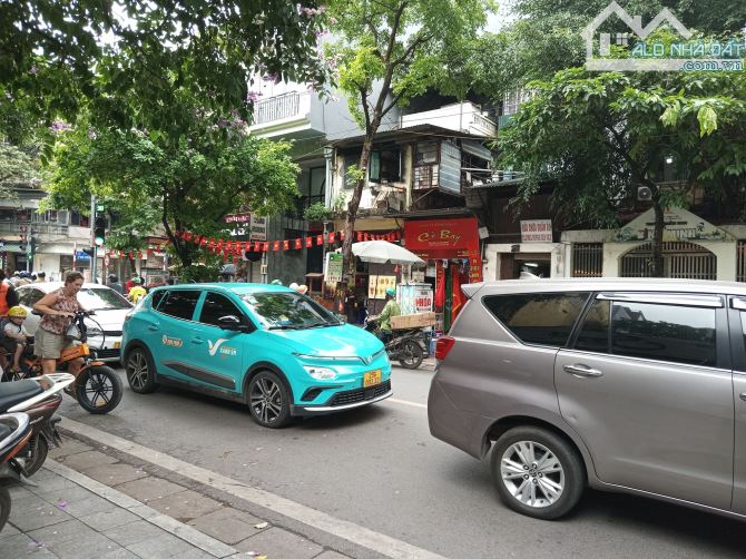 Bán nhà mặt phố Hàng Bông - cạnh Hàng Gai, Phường Hàng Bông DT 225m2, MT 10m - 130 tỷ - 2