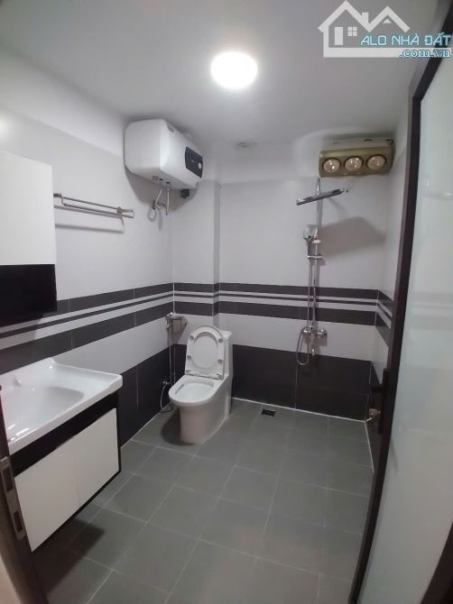 BÁN NHÀ 3 TẦNG NGÕ ĐƯỜNG NGUYỄN KHUYẾN CÓ GA RA Ô TÔ - 2