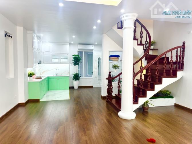 BÁN NHÀ PHỐ BỒ ĐỀ – LONG BIÊN – 85M² – 5 TẦNG – MẶT TIỀN 6M – GIÁ 16.8 TỶ – Ô TÔ VÀO NHÀ - 2