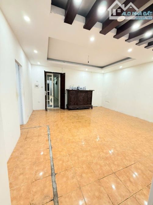 💥Bán Căn Chung Cư Mặt Phố Lê Văn Lương, View Hồ Điều Hòa, DT 80m2, Giá Hơn 4 Tỷ - 2