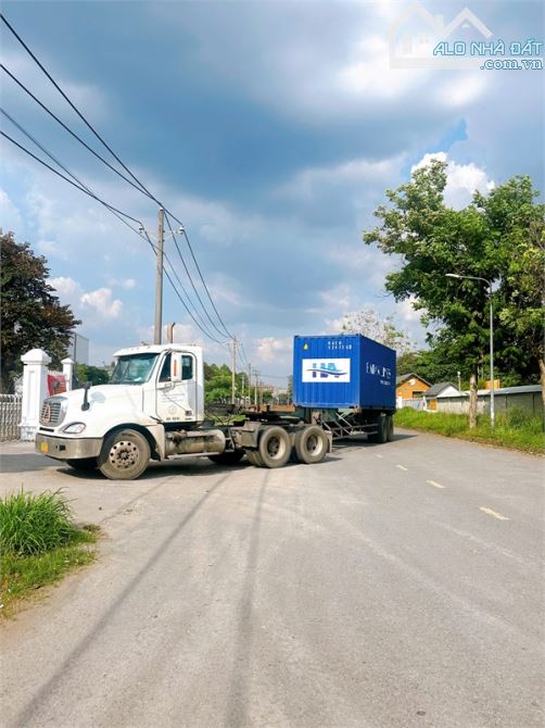 D236 bán đất tặng nhà xưởng cũ kết hợp khu vực văn phòng. có sẵn trạm điện lớn - 2