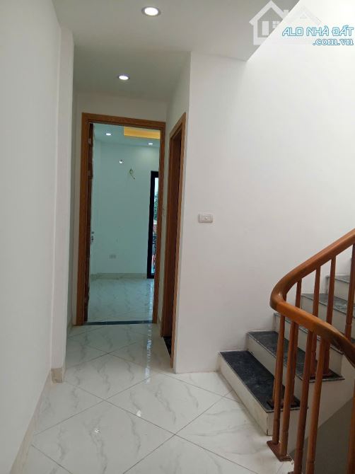 🏡 Bán nhà 4T, Mới Đẹp gần đất Dịch Vụ Đồng Mai – 40m², chỉ 2.8xtỷ, LH:977690119! 🔹 Nhà - 2