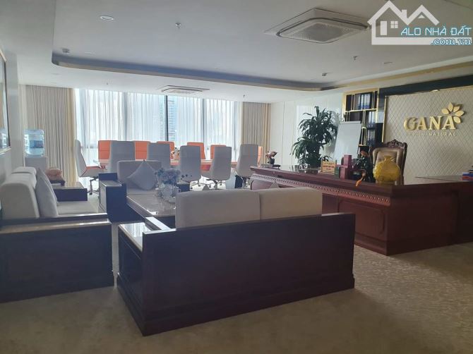 CHỦ BÁN GẤP TÒA VĂN PHÒNG PHÂN LÔ NGUYÊN HỒNG DT105m2 THANG MÁY - 2
