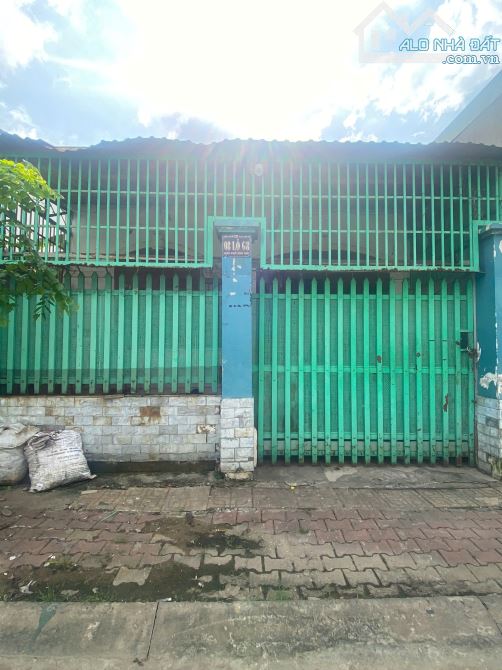 Bán nhà 124m xây full đầy đủ công năng KDC hiện hữu sổ riêng giáp TP.HCM . - 2