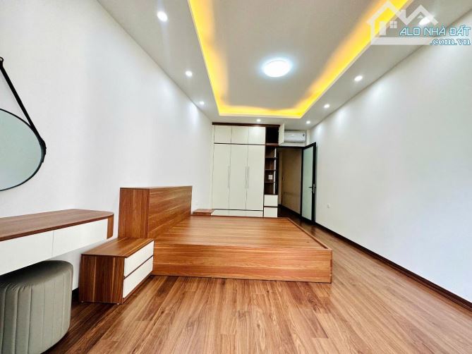 Quận Hai Bà Trưng, ngõ Hoà Bình 7, mặt ngõ thông, diện tích rộng 43m2, 5 tầng - 2