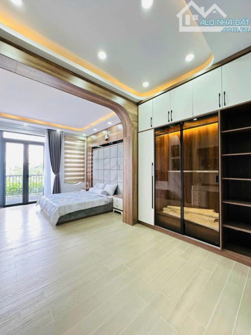 Cực hiếm! Nhà đẹp Phú Nhuận, hẻm ô tô, 4x18m, 3 lầu, gần sân bay, Ngay Nguyễn Văn Trỗi - 2