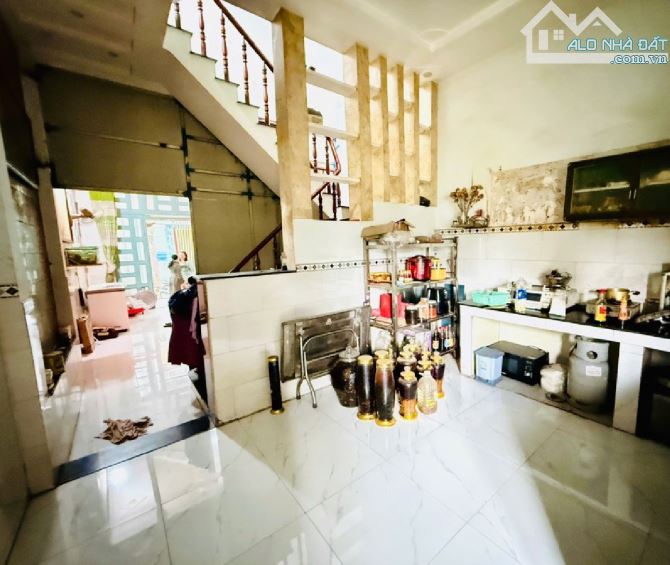 NHÀ HẺM XE HƠI THÔNG LÊ VĂN KHƯƠNG – HIỆP THÀNH, QUẬN 12 - 2