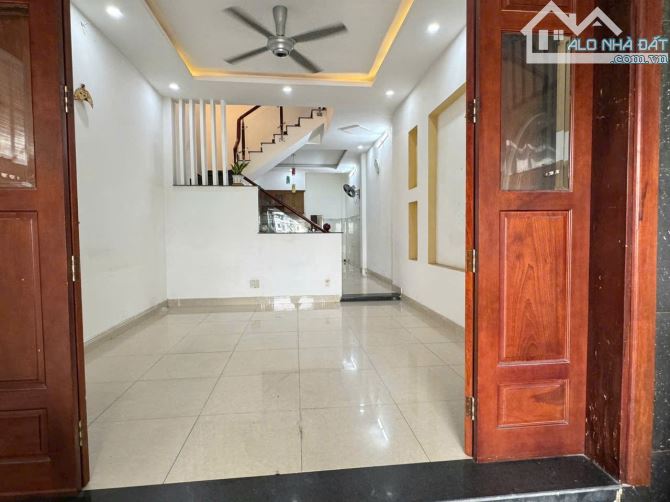 Cho thuê nhà 2 tầng Thạnh Xuân 22 Ngay Chợ Minh Phát Q12 DT 76m2 (4x19) 2PN giá 8tr
DT: - 2