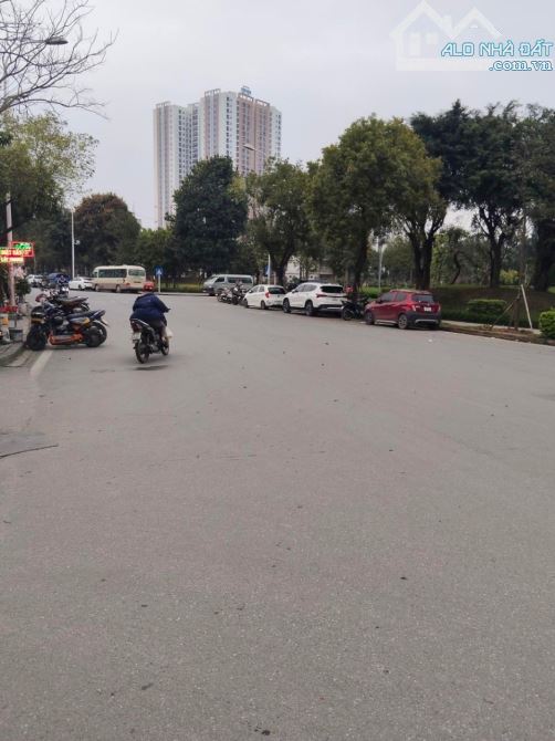 Bán gấp hiếm nhà dân xây mặt trục chính Đông Mỹ ,ô tô tránh ,kinh doanh đỉnh giá 8.5 tỷ - 2