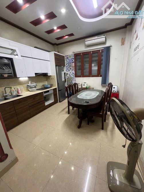 PL TRỊNH ĐÌNH CỬU Ô TÔ - NGÕ THÔNG KINH DOANH DT 47m2 5 tầng MT 3.8m Giá 14.8 tỷ - 2