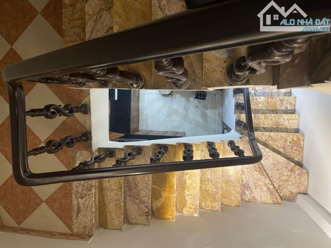 Bán nhà ngõ 43 Kim Ngưu, DT 32/35m, 4 tầng, MT 3.2m, giá 6.9 tỷ, ngõ 2.5m.