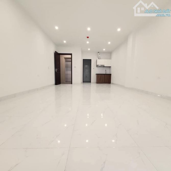 BÁN TÒA NHÀ 100m X8 TẦNG PHỐ VĂN CHƯƠ ĐỐNG ĐA - CHO THUÊ CĂN HỘ DÒNG TIỀN LỚN - GIÁ: 22.5 - 3