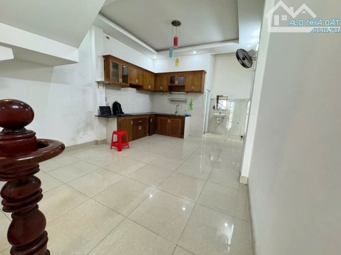 Cho thuê nhà 2 tầng Thạnh Xuân 22 Ngay Chợ Minh Phát Q12 DT 76m2 (4x19) 2PN giá 8tr
DT: - 3