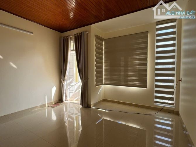 Nhà MT đường Phạm Văn Đồng Huế - 3