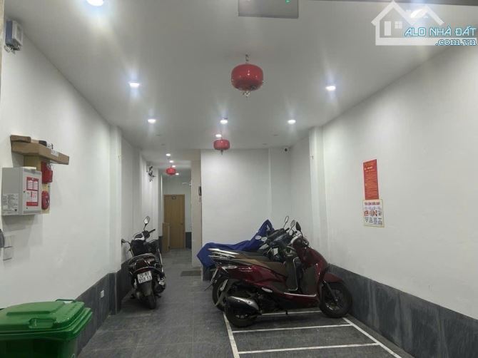Tòa ccmn Nguyễn Văn Huyên 8 tầng thang máy, vị trí đắc địa, đuổi không hết khách - 3