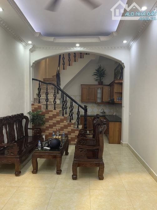 Bán nhà ngõ 43 Kim Ngưu, DT 32/35m, 4 tầng, MT 3.2m, giá 6.9 tỷ, ngõ 2.5m.