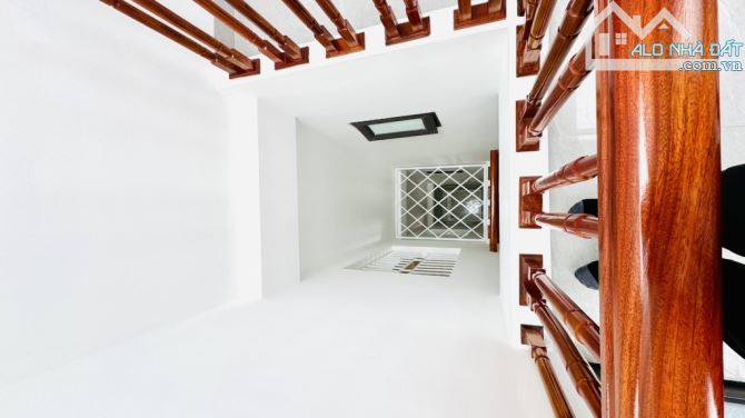 🏡 BÁN NHÀ GIANG BIÊN – 45m² x 5 TẦNG – LÔ GÓC – Ô CHỜ THANG MÁY - ÔTÔ ĐỖ CỬA - 4