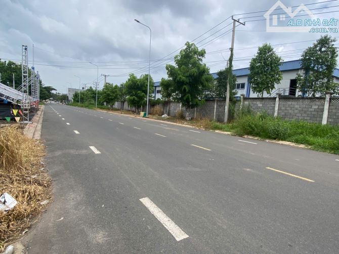 bán lô đất ở tại đô thgij142m2 đất có 5,5m mặt tiền đường nhựa giá chỉ 2,3 tỷ - 5