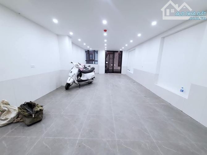 BÁN TÒA NHÀ 100m X8 TẦNG PHỐ VĂN CHƯƠ ĐỐNG ĐA - CHO THUÊ CĂN HỘ DÒNG TIỀN LỚN - GIÁ: 22.5 - 5