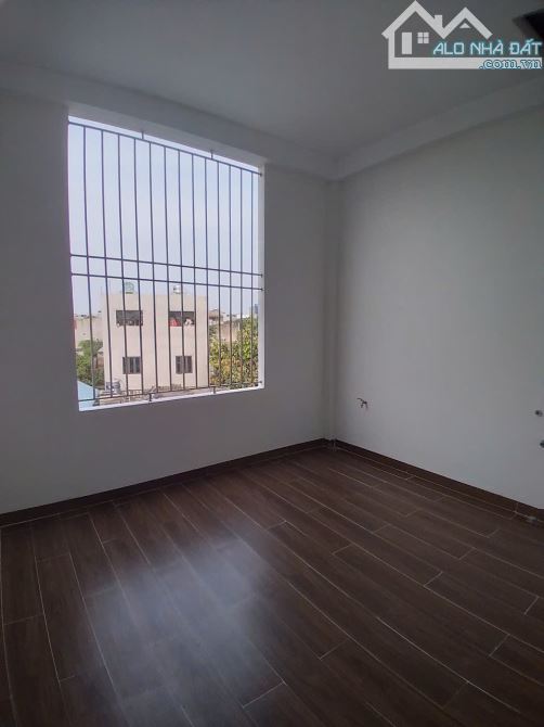 BÁN NHÀ 3 TẦNG NGÕ ĐƯỜNG NGUYỄN KHUYẾN CÓ GA RA Ô TÔ - 6
