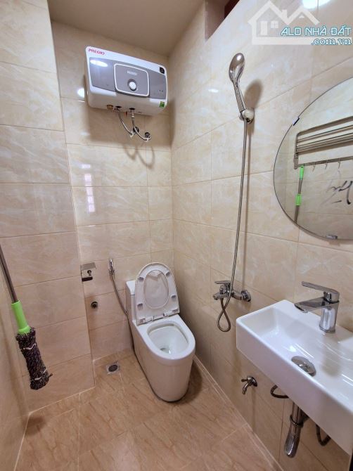 Bán nhà Bạch Mai 25/32m2, 6 tầng, mt 5m ngõ 3.5m thoáng sáng, nhà dân xây. Giá 7.4 tỷ - 9