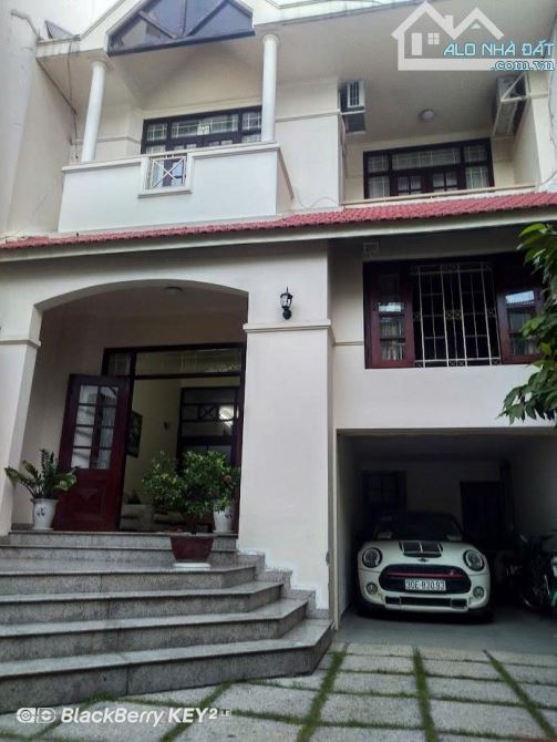 Khuôn đất đẹp ! DT: 8x30m (240m2) 3 tầng, Khu Phổ Quang, giá chỉ 32,9 tỷ TL