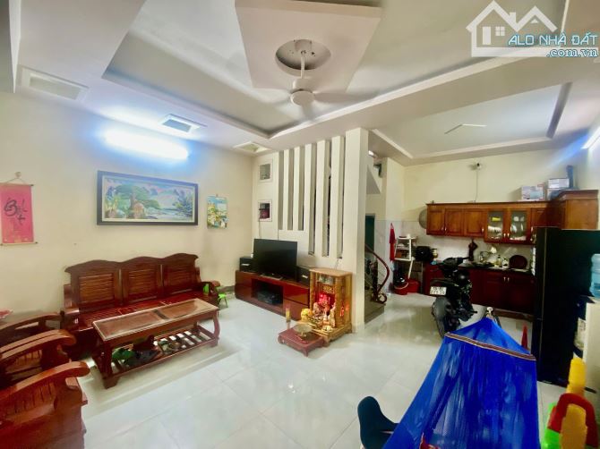 Bán nhà 3 tầng hướng Đông Nam ngõ Cam Lộ, Hùng Vương, Hồng Bàng giá 2,35 tỷ