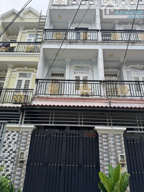 Nhà 2 lầu, 4 phòng ngủ tại đường Lê Văn Lương, ngay công an xã Phước Kiển