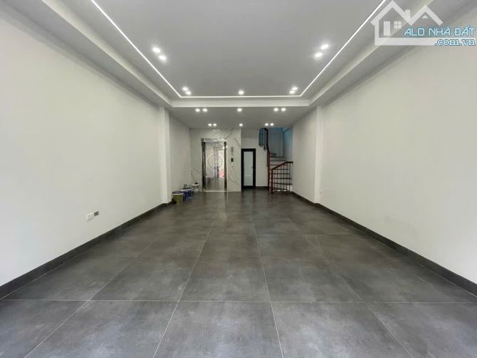 Bán nhà đẹp Phân lô Phố Ngọc Thụy, Long Biên, 50m2, ô tô vào nhà, Chỉ 12.7 tỷ