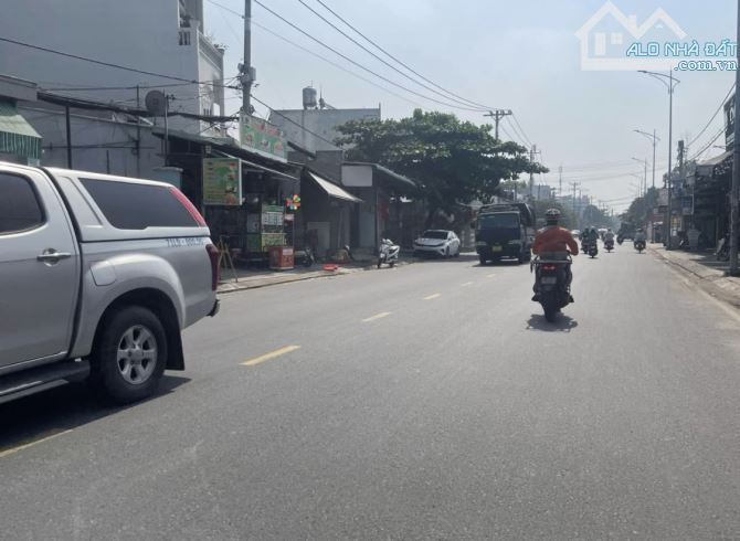 Giá tốt nhà 4 tầng, 4x25m. Mặt tiền đường Trần Thị Năm, Gần Bệnh Viện Quận 12 - 7