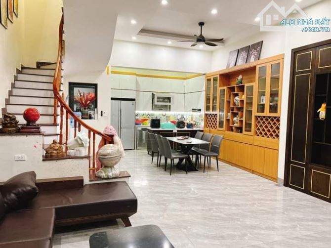 Bán nhà Vạn Phúc Hà Đông, hàng xóm Himlam, 30m, ô tô 7 chỗ đỗ cửa, kinh doanh, giá chỉ 6 t