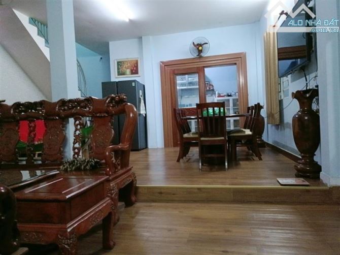 Bán nhà 2 tầng đường phường 5 dương Quảng hàm gò vấp