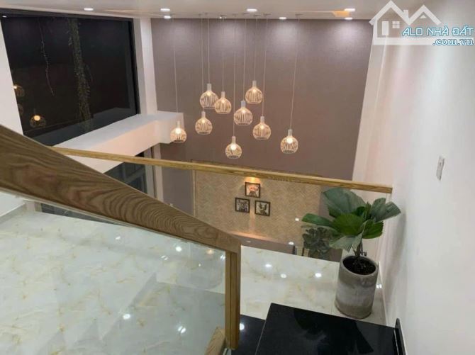 Bán nhà 4 Tầng Quận 12  -Cách Hà Huy Giáp 100M- Hẻm xe hơi- 10 x 5m -  5.8 TỶ