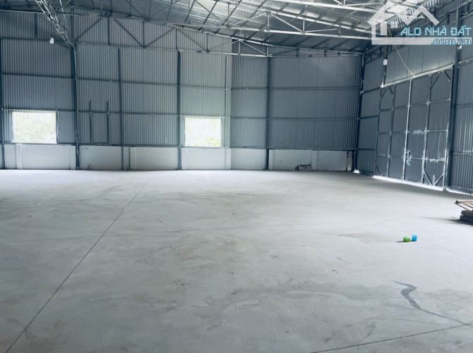 Cho thuê 02 kho đối diện nhau 158 và 550m2 giá rẻ