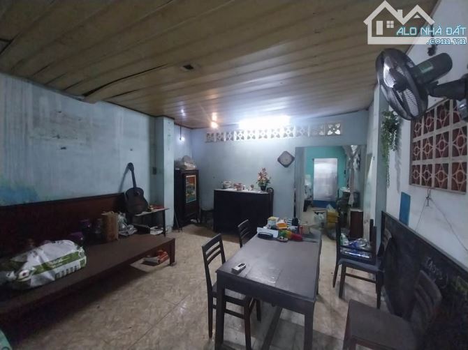 Bán nhà cấp 4 tiện xây mới xây được hầm 7 tầng nổi ngang lớn 6m vuông vức khu D bình thạnh