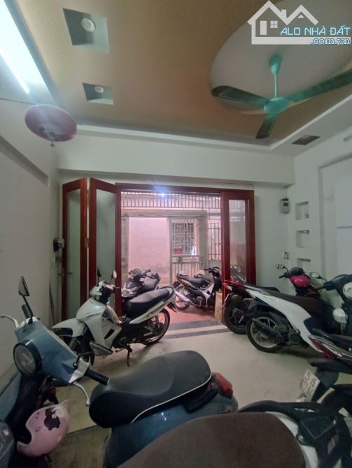 Bán nhà đường Láng, Đống Đa, ngõ thông, gần ô tô, 10 phòng cho thuê