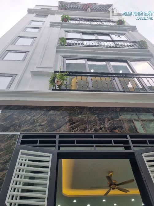 Bán gấp nhà Canh Công viên Mỗ Lao, 5 Tầng Thang Máy , 40 m2 Giá nhỉnh 10 tỷ.