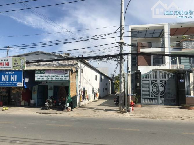bán gấp lô đất 160m2- gần chợ hưng long- giá chỉ 1 tỷ 900- gọi cho em xem đất
