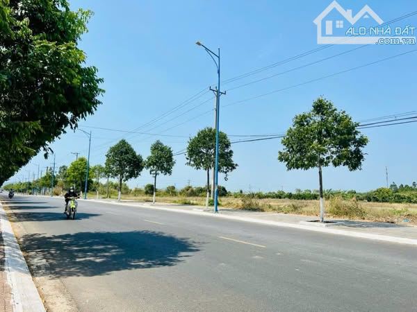 MẶT TIỀN TỈNH LỘ 52 - THỊ TRẤN ĐẤT ĐỎ- 2255M CÓ 235M THỔ CƯ