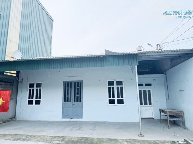 Cho thuê 700m2 kho đụng mới gần cầu thăng long