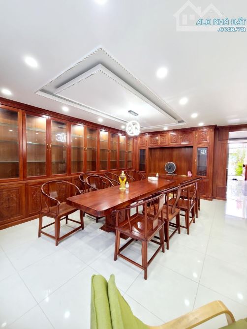 SIÊU PHẨM - 6 TẦNG - HẦM - THANG MÁY - DT 202M2 - NGANG 6M - NH 9M - ĐƯỜNG 10M - SAT TÊN L