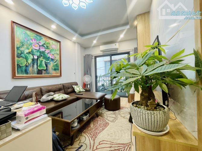 Phường #Hoàng_Văn_Thụ, quận Hoàng Mai, lô góc, ô tô vài bước, ngõ thông, 45m2, nh.ỉnh 7 tỷ