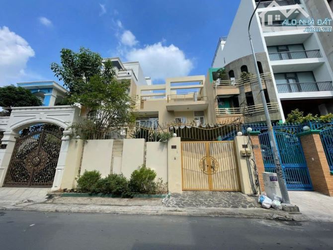 Bán biệt thự mặt tiền Lê Văn Sỹ - Nguyễn Trọng Tuyển, P1, Tân Bình. DT: 9.5x28.6m
