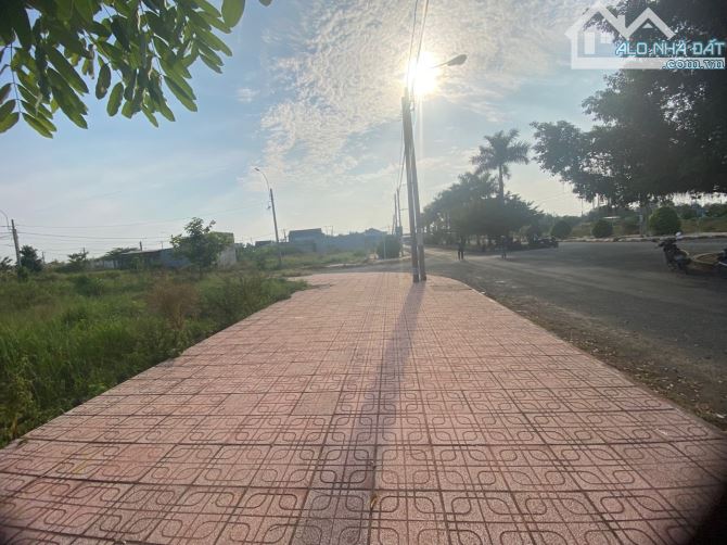 Cắt lỗ lô đất trong khu dân cư Phước Đông - MẶt tiền quốc lộ 50.