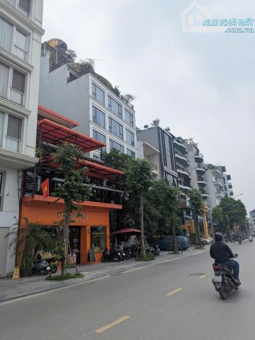 Mặt phố Xuân Diệu siêu phẩm view Hồ Tây 320m2, 10 tầng, mt 8m, 305 tỷ không có căn thứ 2