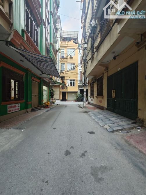 PHÂN LÔ Ô TÔ TRÁNH - HIẾM NHÀ BÁN CHỦ UY TÍN.  - Vị trí: Phân lô ô tô tránh, có vỉ hè. Khu