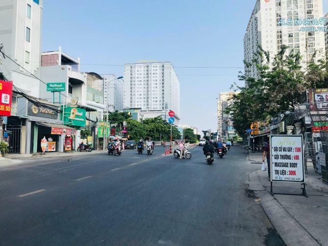 Bán Nhà Góc 3 Mặt Tiền Nguyễn Xí, Q.Bình Thạnh – 84m² – Giá Tốt Chỉ 16 tỷ