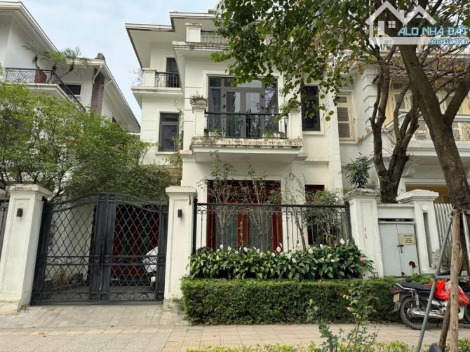BÁN BT CIPUTRA TÂY HỒ, KHU C 200M2, 3 TẦNG, HẠ CHAO 6 TỶ, 82TỶ FULL NÔI THẤT Ở NGAY.